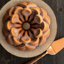 NW Forma na bábovku Magnolia 10 cup karamelová