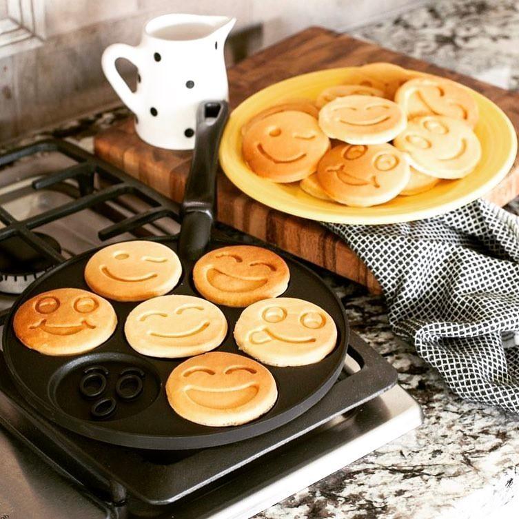 Nordic Ware Pánev na lívance smajlík 1920