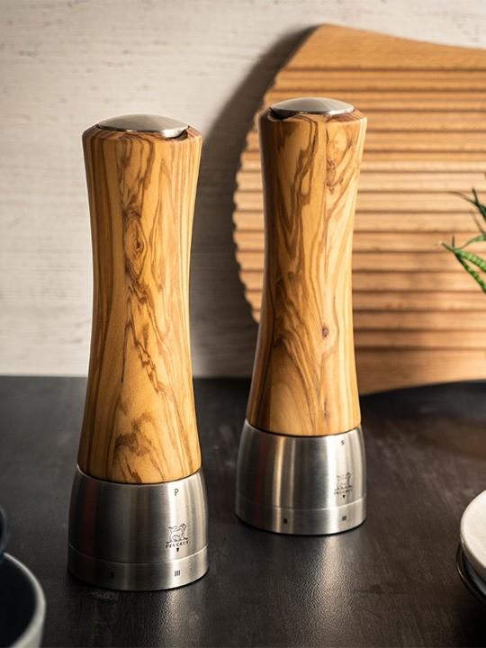 Peugeot MADRAS U´SELECT mlýnek na pepř 16 cm olivové dřevo 36140