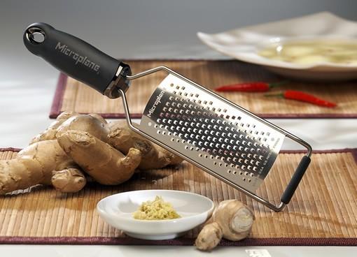 Microplane  Gourmet struhadlo středně hrubé s rukojetí černá 45000