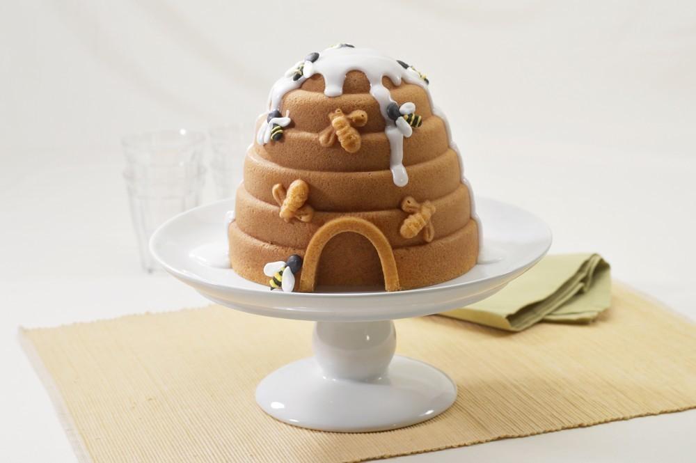 Nordic Ware Forma na bábovku Včelí úl 10 cup 3D karamelová 54577