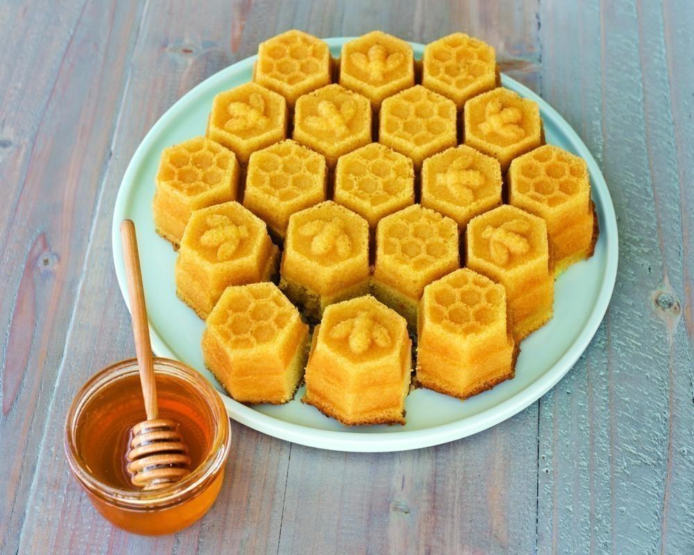 Nordic Ware Forma včelí plástev 10 cup zlatá 85477
