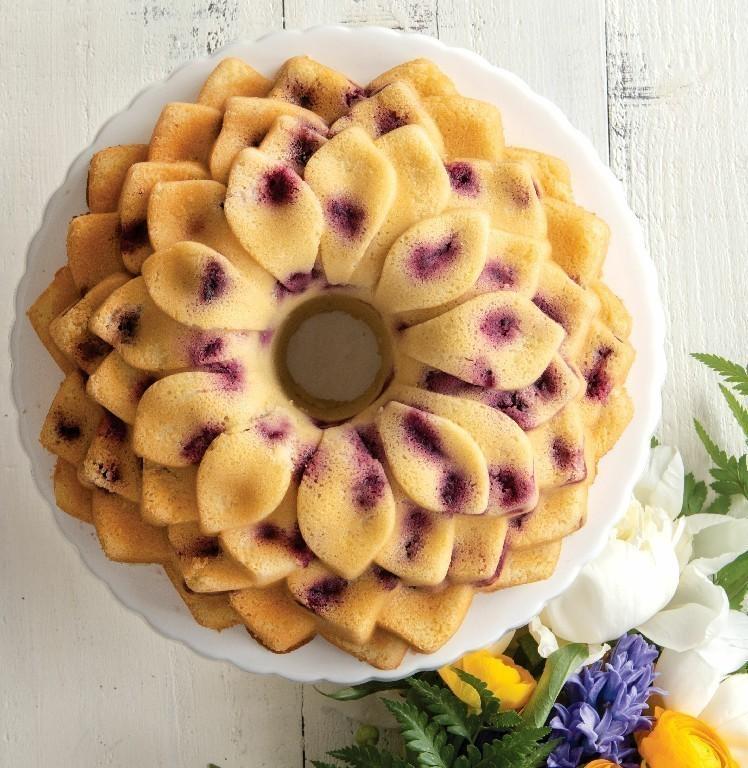 Nordic Ware Forma na bábovku Blossom 10 cup karamelová 87537