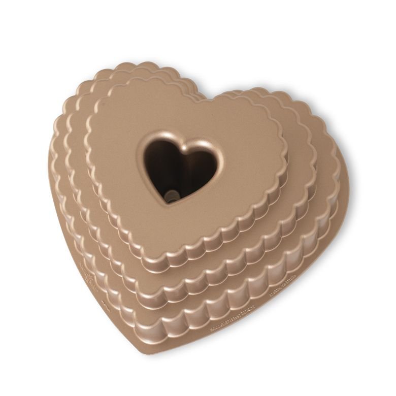 Nordic Ware Forma na bábovku Srdce stupňovité 12 cup karamelová 89937
