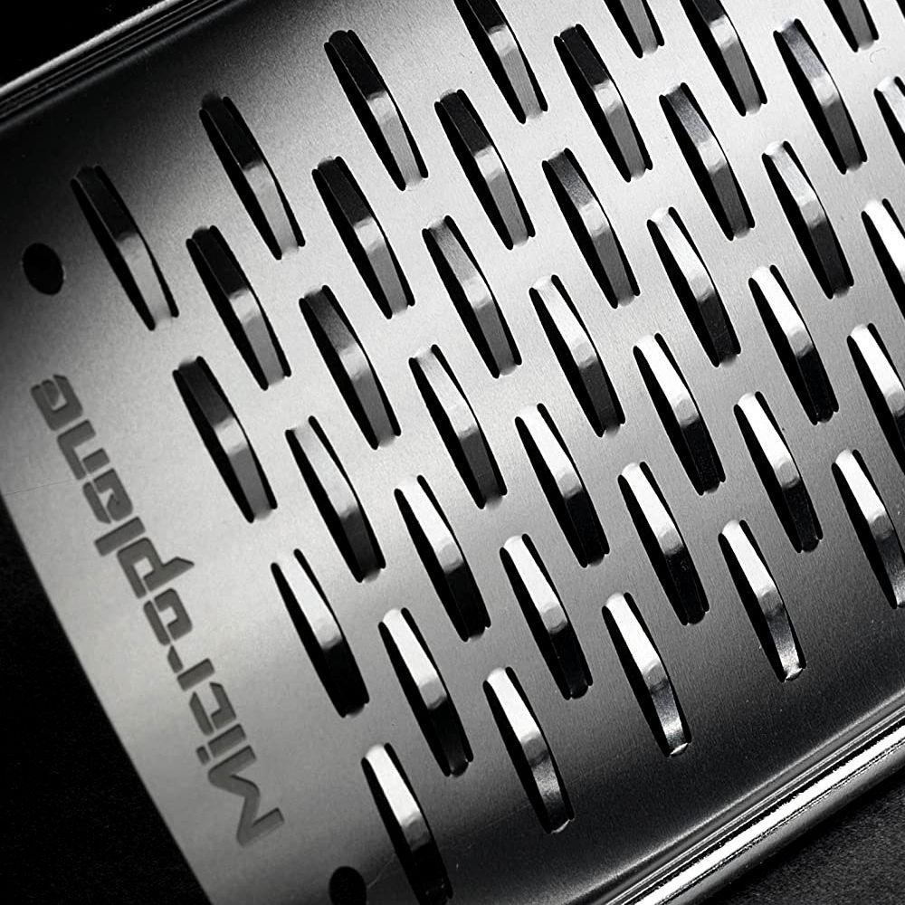 Microplane  Professional struhadlo na širší proužky s nerezovou rukojetí 59002