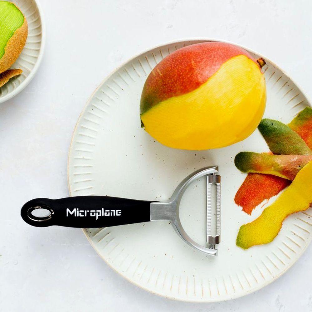 Microplane  Professional široká škrabka vroubkovaná, černá  48082