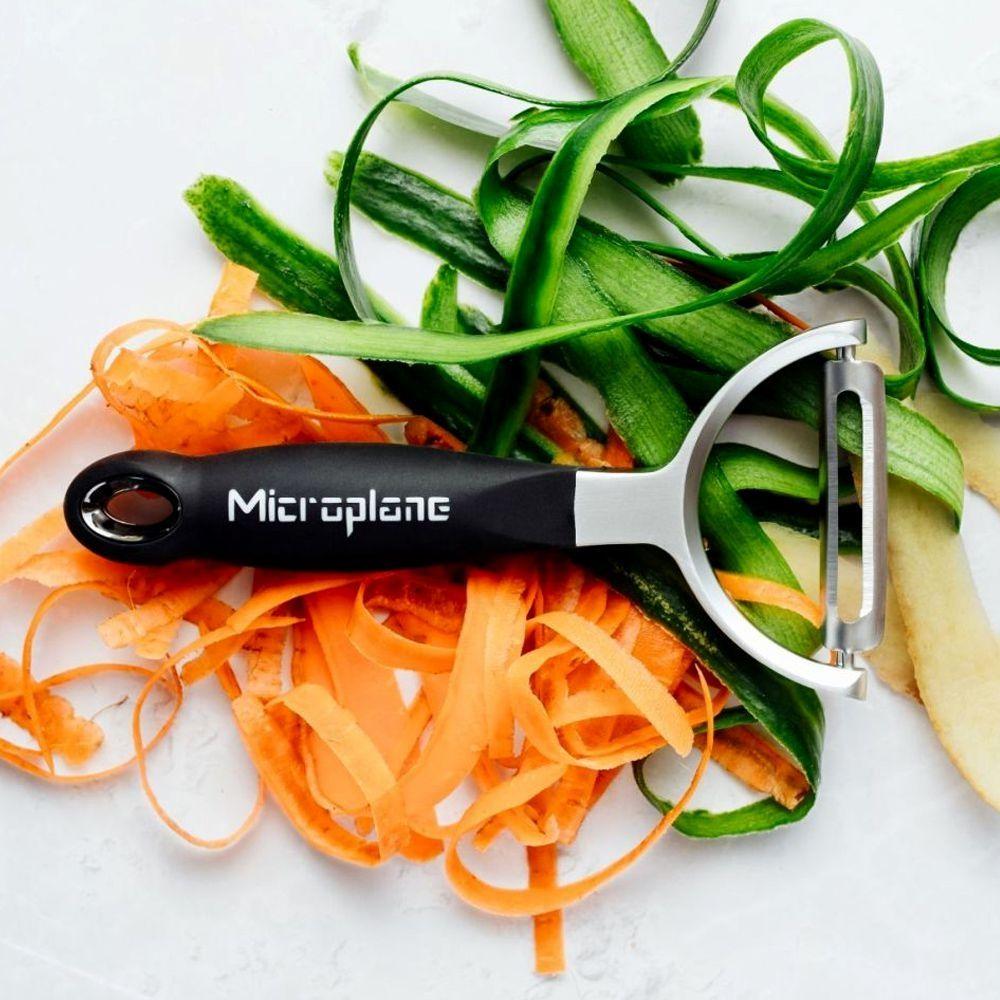 Microplane  Professional široká škrabka rovná, černá  48081