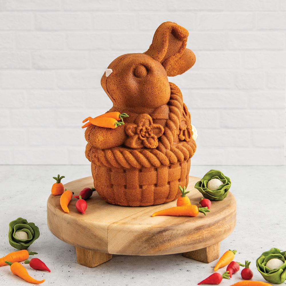 Nordic Ware Forma na pečení, Velikonoční zajíc v košíku  96648