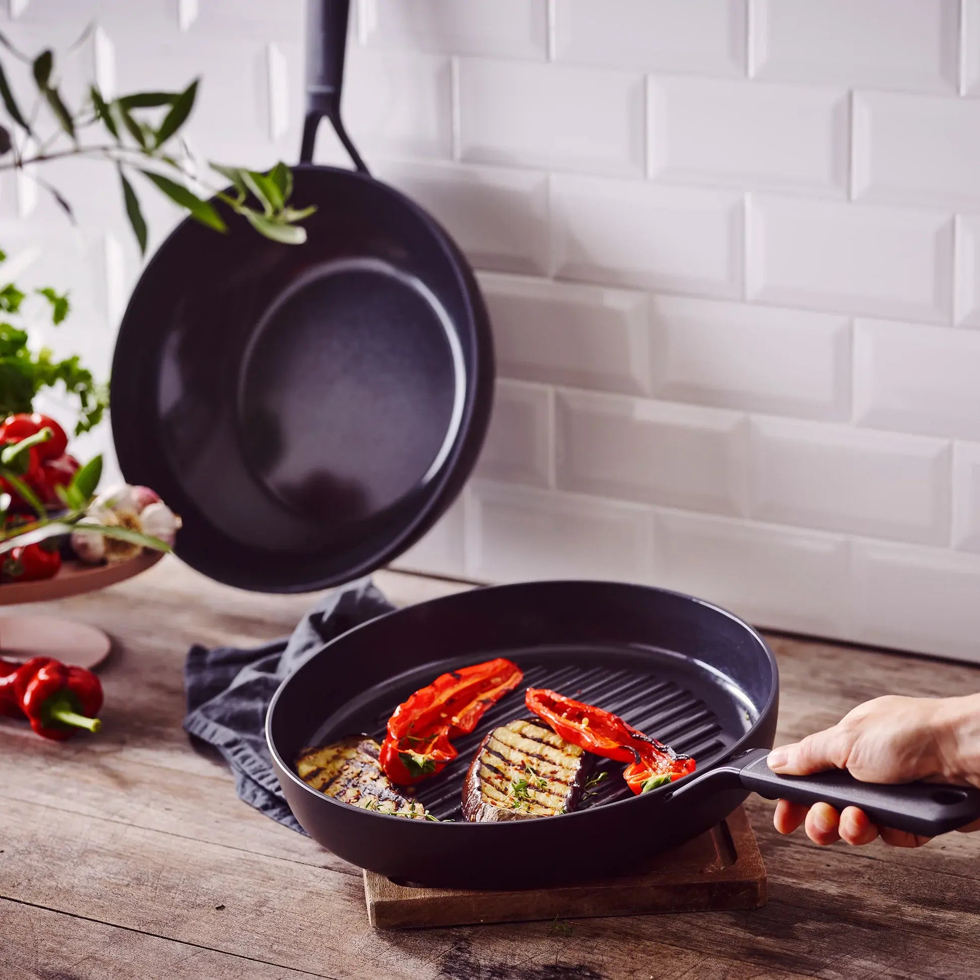 GreenPan SMART kulatá grilovací pánev 28cm, černá CC005194-001