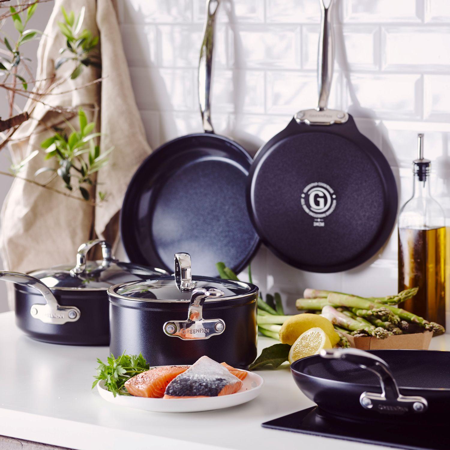 GreenPan BARCELONA PRO omáčník 16 cm se 2 výlevkami, černá CC005330-001