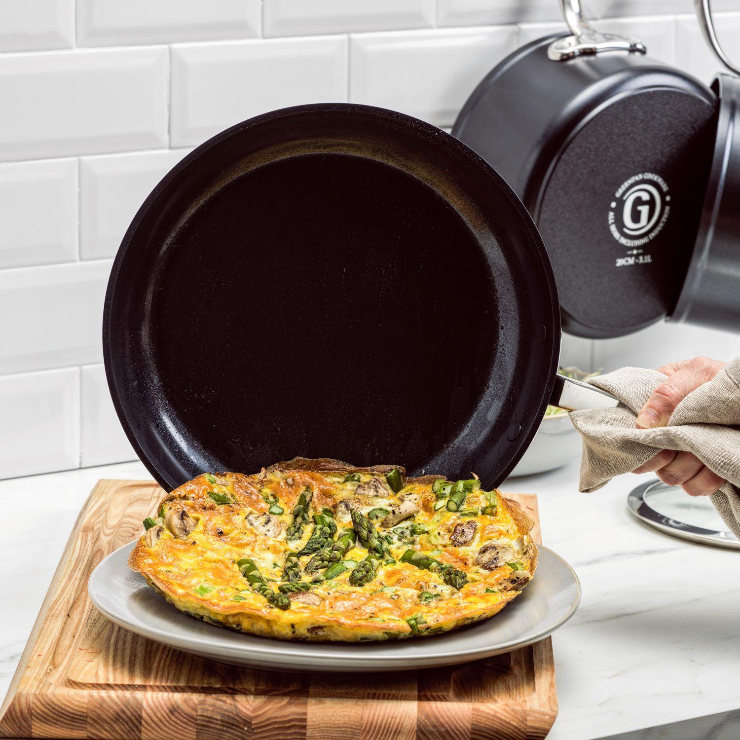 GreenPan BARCELONA PRO pánev 28 cm s poklicí a pomocnou rukojetí, černá CC005328-001