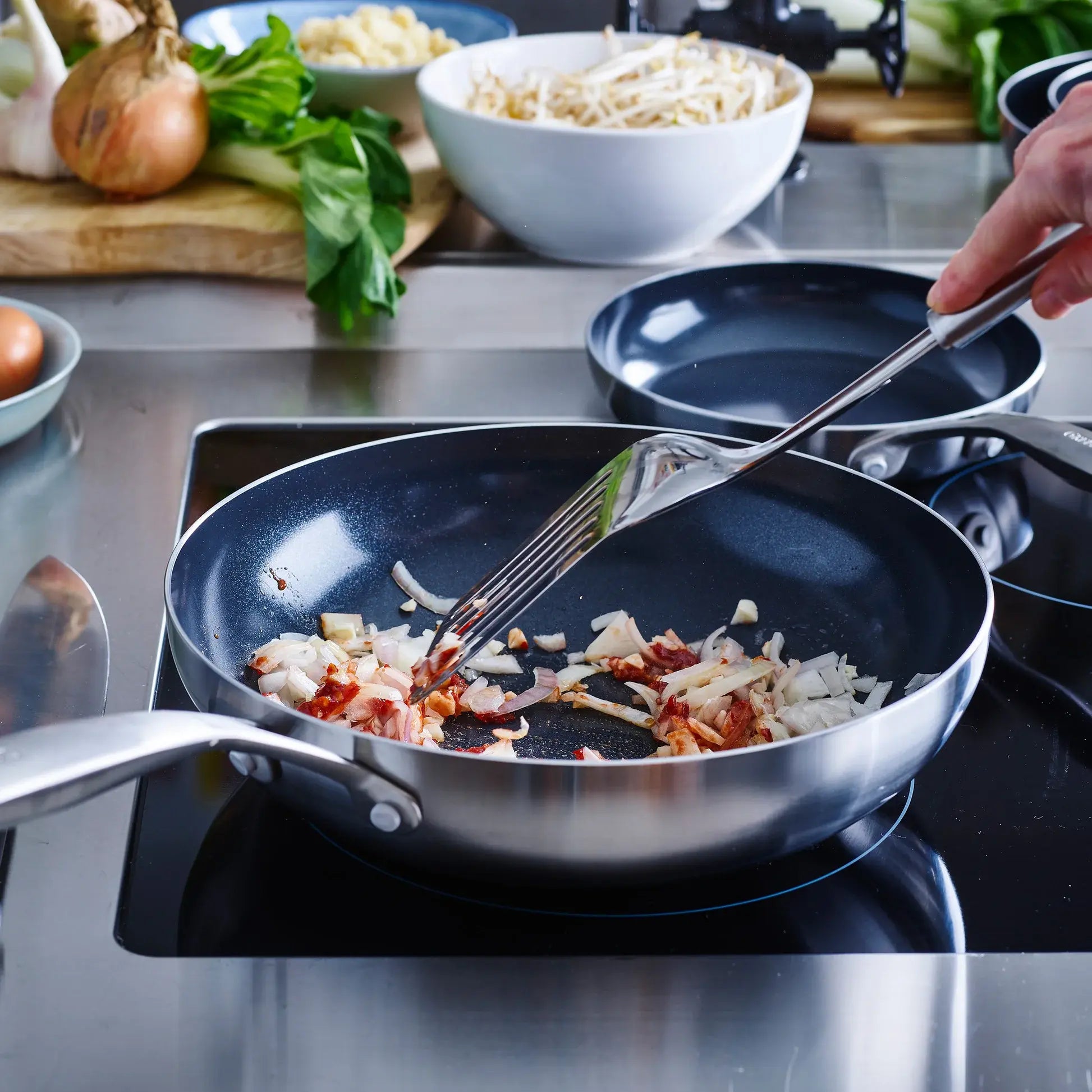 GreenPan GENEVA pánev wok 28 cm, nerezová CC004781-001